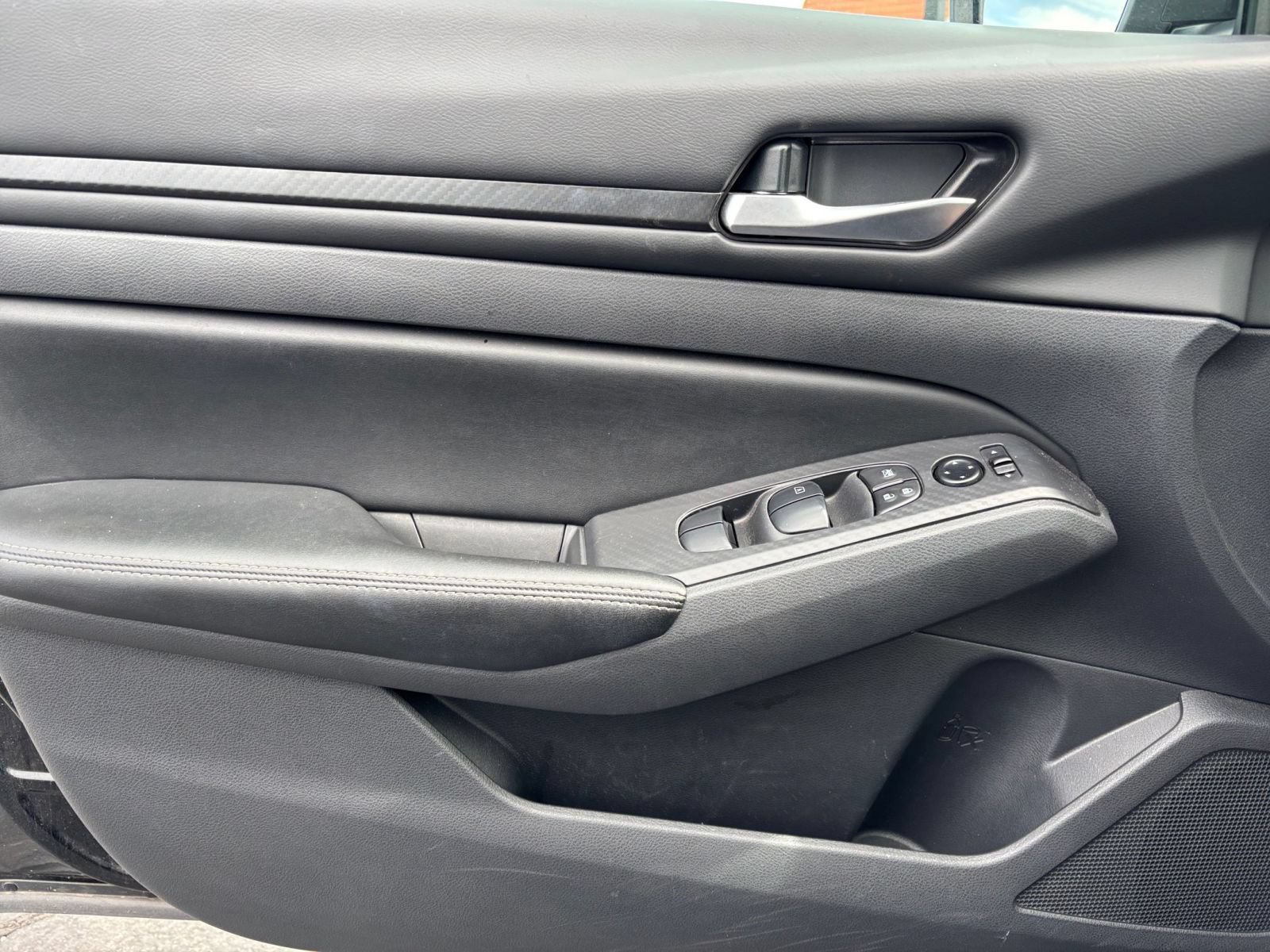 Used 2025 Nissan Altima 2.5 SV FWD image 18