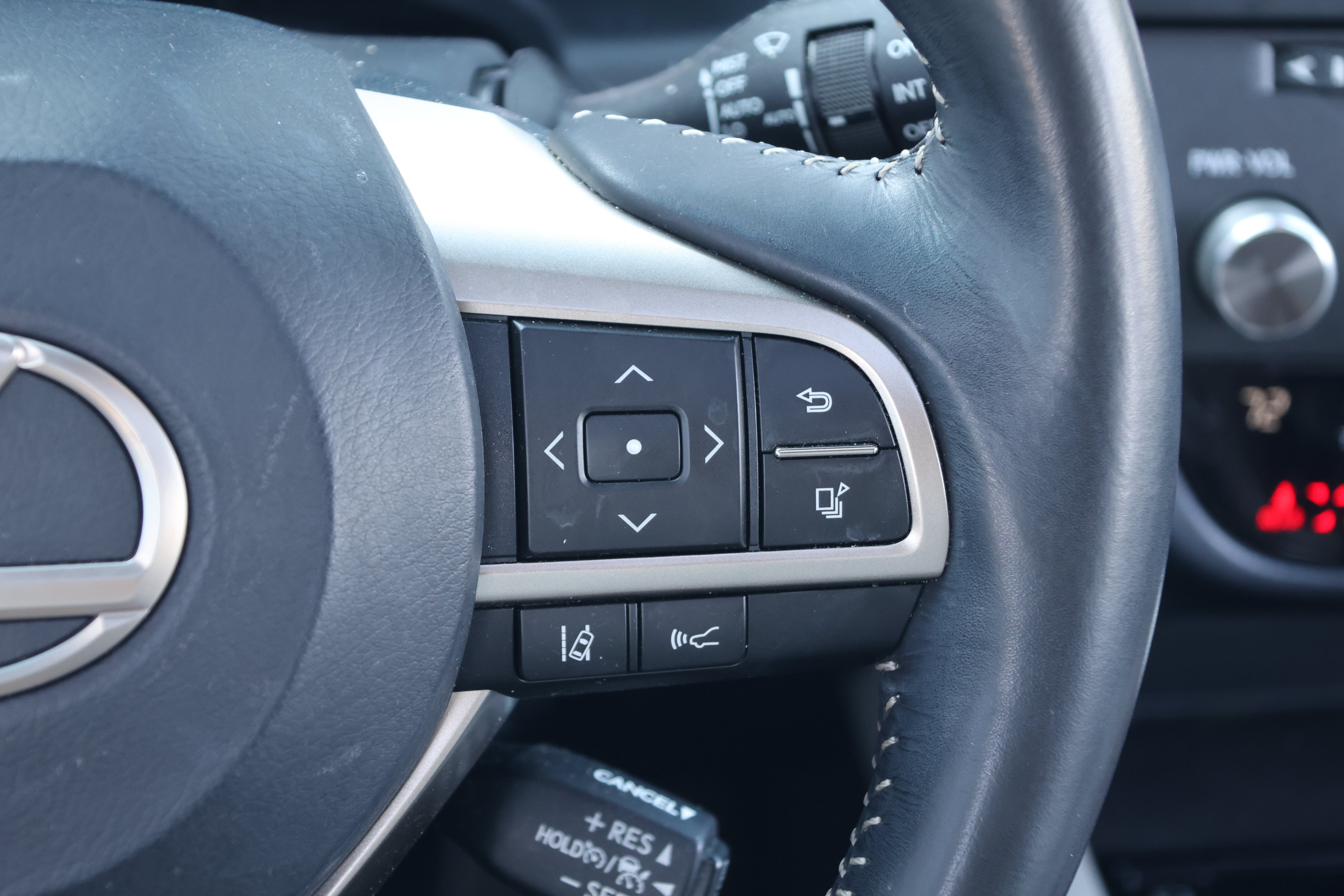 Used 2018 Lexus RX 350L FWD image 21