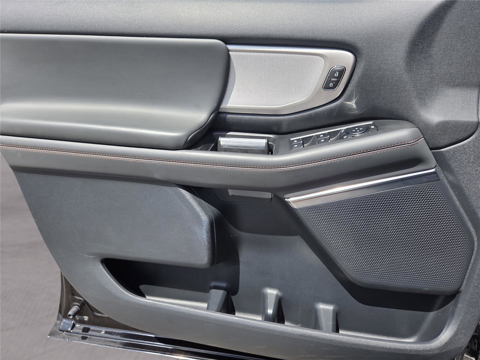 Used 2025 Ford Expedition Active RWD image 18