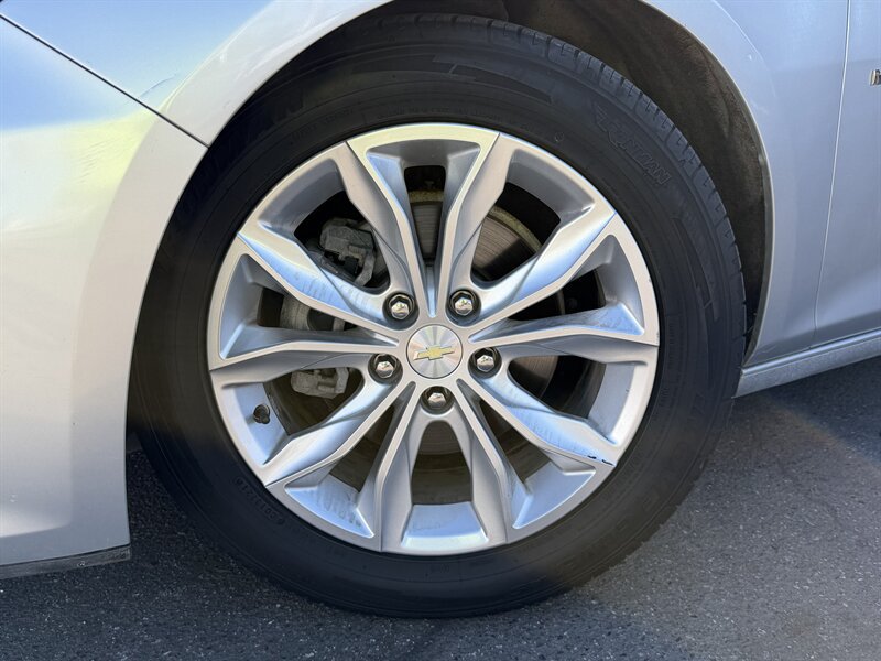 Used 2020 Chevrolet Malibu LT FWD image 7