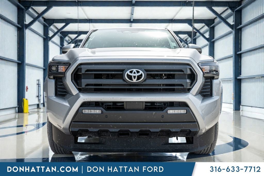 Used 2025 Toyota Tacoma SR5 w/ SR5 Upgrade Package image 33