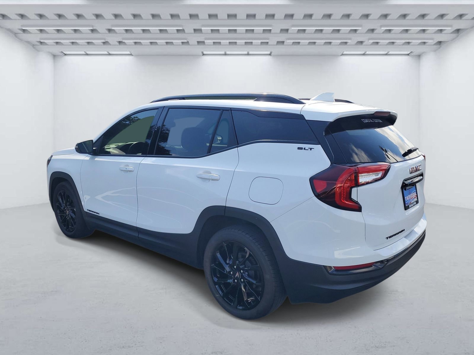 Used 2023 GMC Terrain SLT w/ Elevation Edition FWD image 3