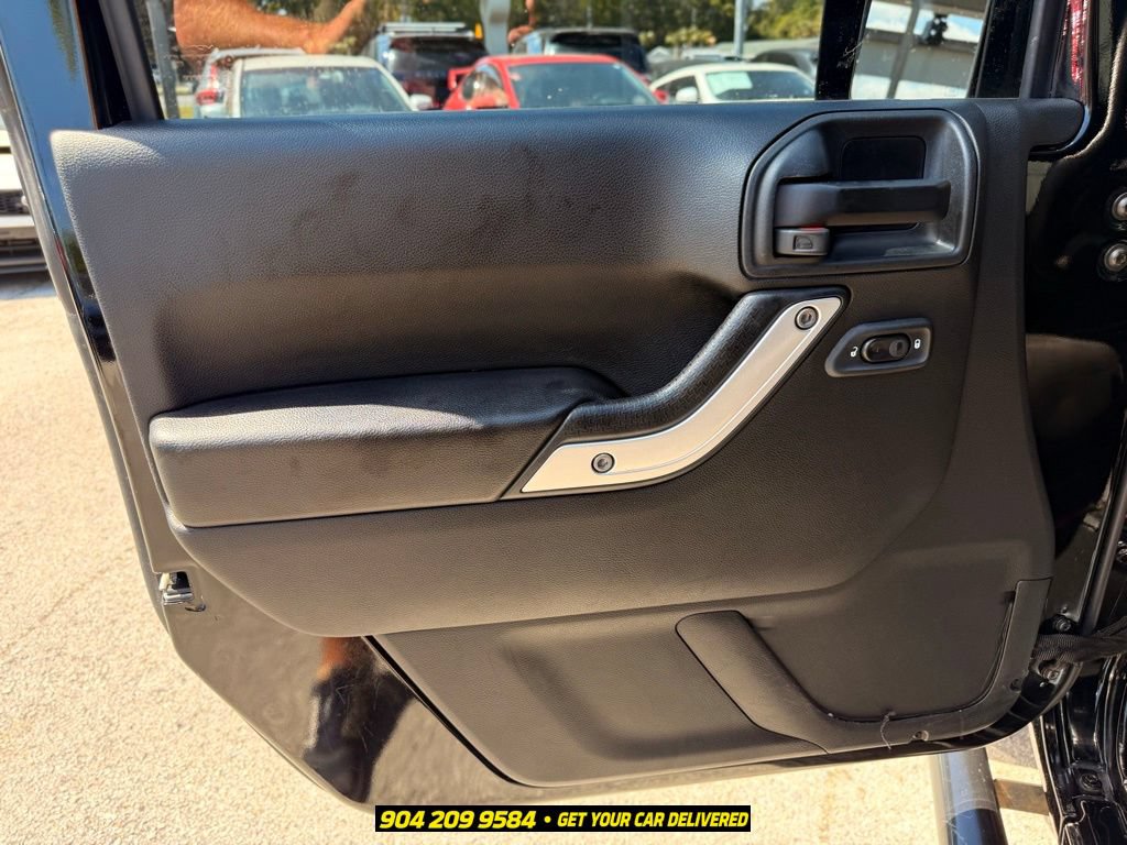 Used 2017 Jeep Wrangler Unlimited Rubicon w/ Connectivity Group AWD/4WD image 19