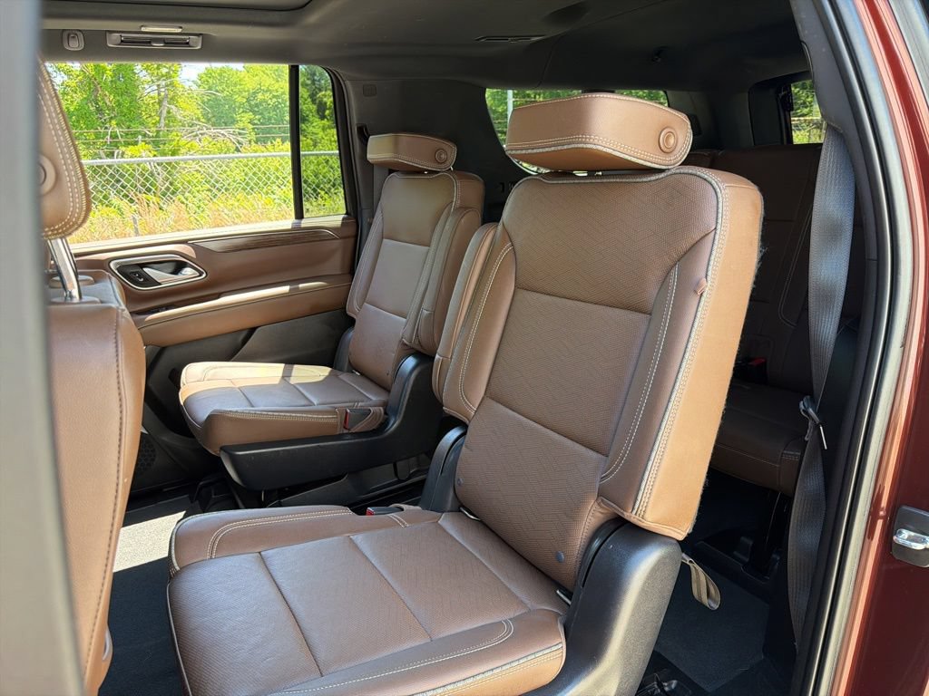 Used 2022 Chevrolet Suburban High Country AWD/4WD image 24