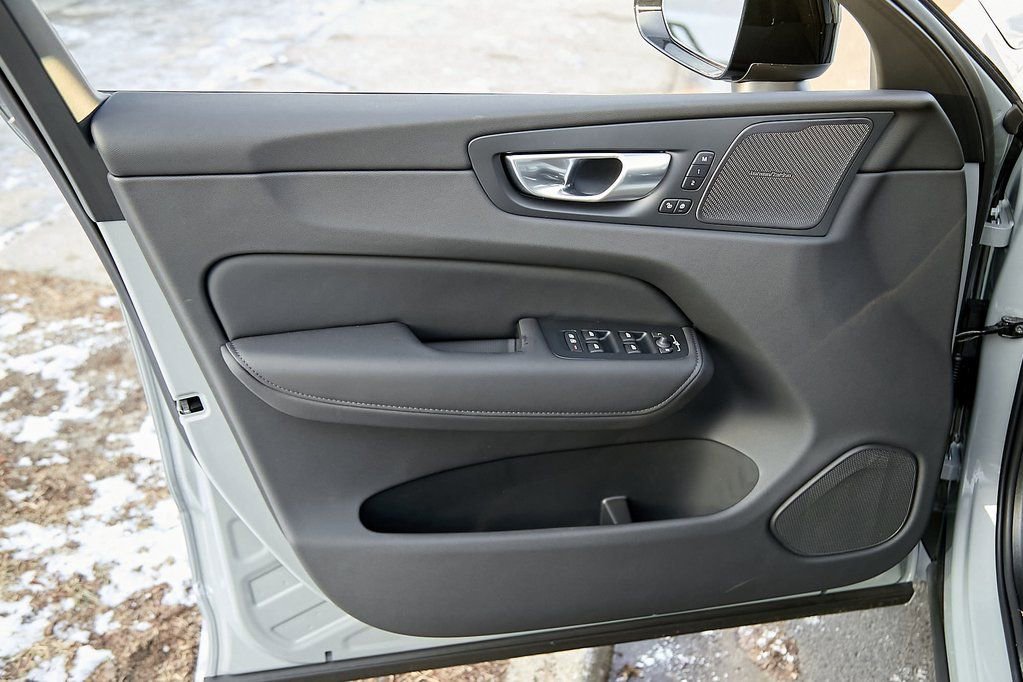 New 2026 Volvo XC60 B5 Ultra w/ Climate Package image 12