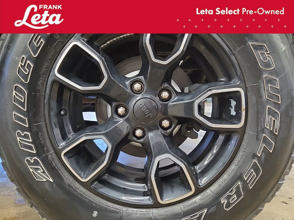 Used 2017 Jeep Wrangler Unlimited Sahara image 15