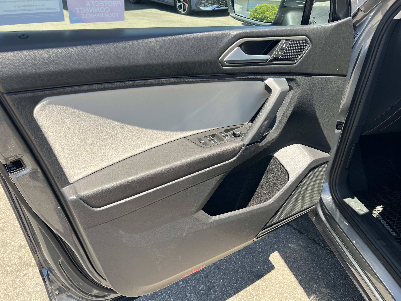 Used 2019 Volkswagen Tiguan SE w/ Panoramic Sunroof Package FWD image 6