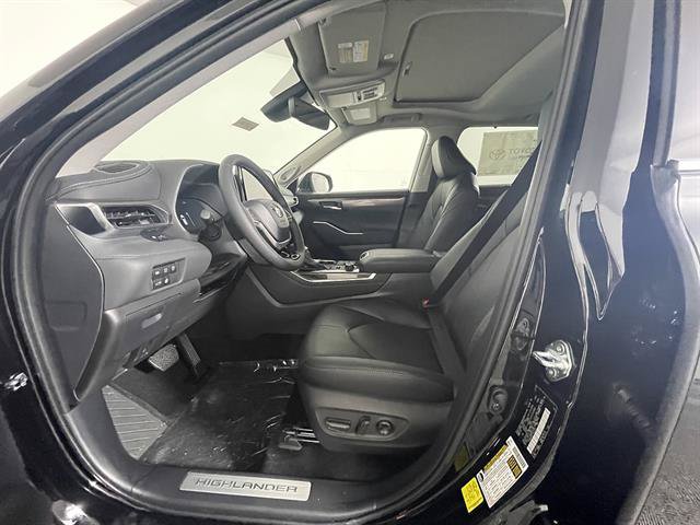 New 2026 Toyota Highlander Limited AWD/4WD image 9