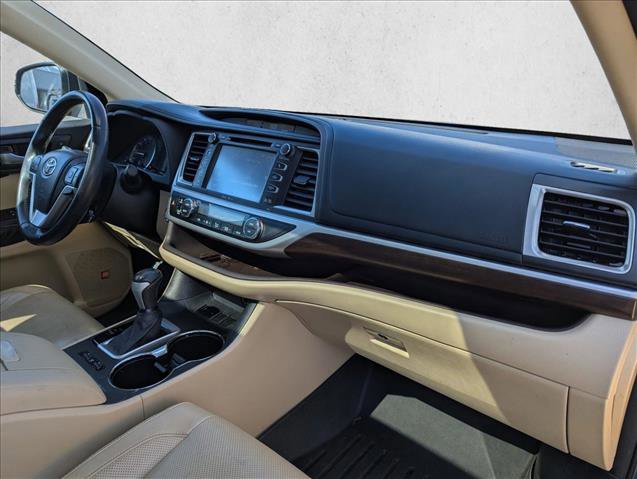 Used 2014 Toyota Highlander Limited w/ Driver Technology Package image 26