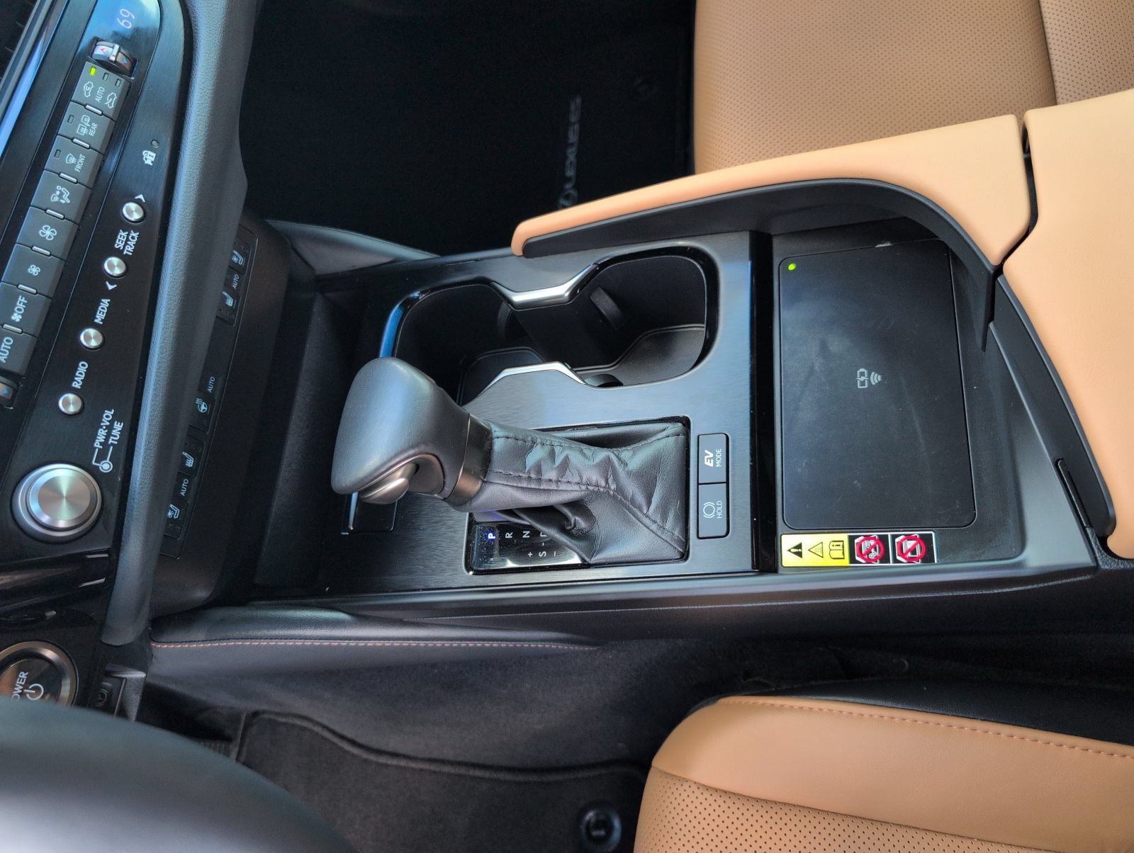 Certified 2025 Lexus ES 300h w/ Premium Package FWD image 15
