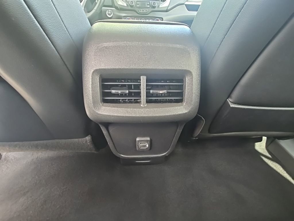 Used 2023 GMC Terrain SLT image 29