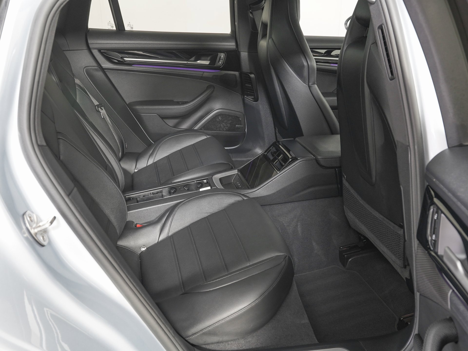 Used 2026 Porsche Panamera image 10