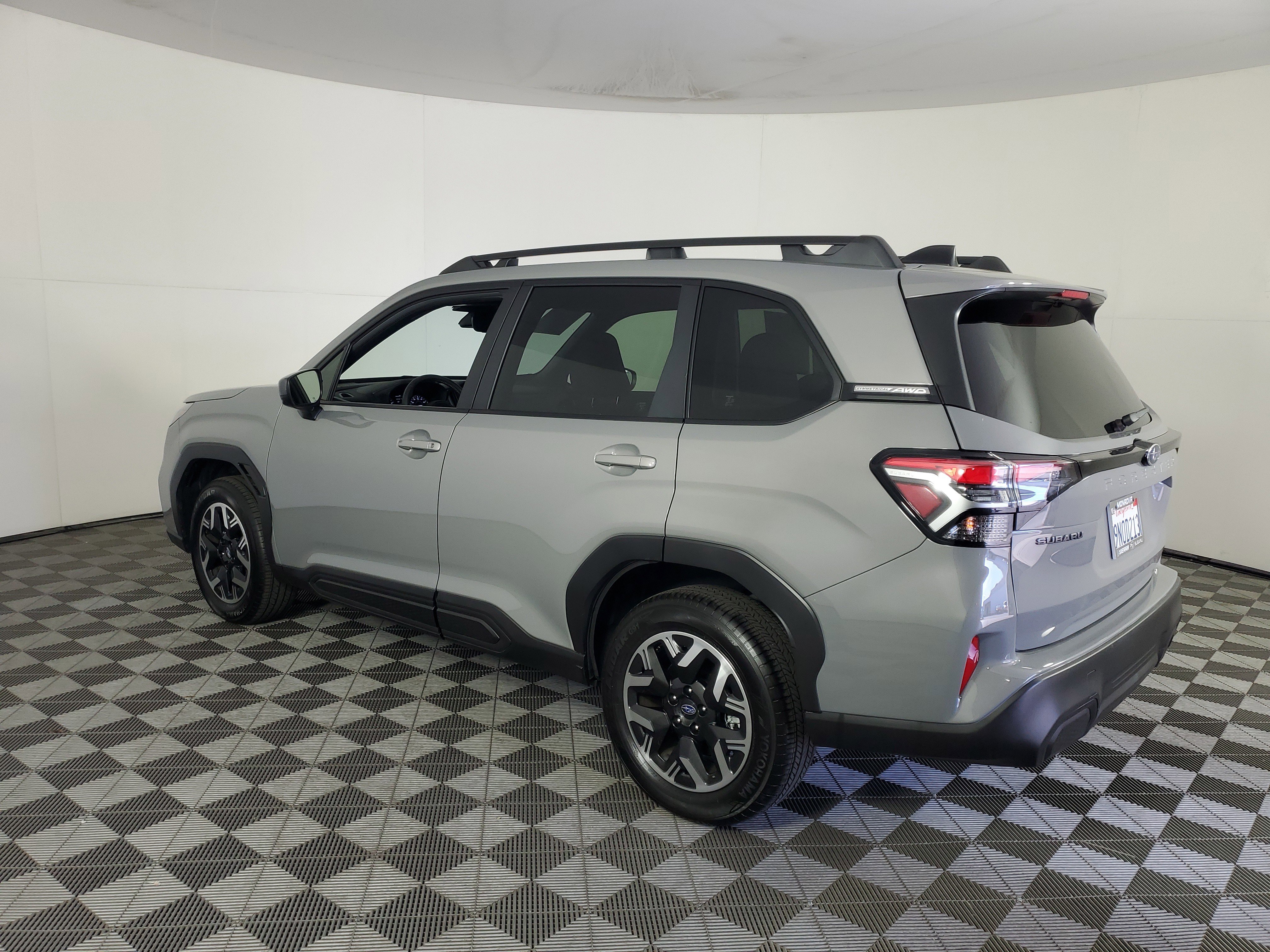 Used 2025 Subaru Forester Premium AWD/4WD image 6