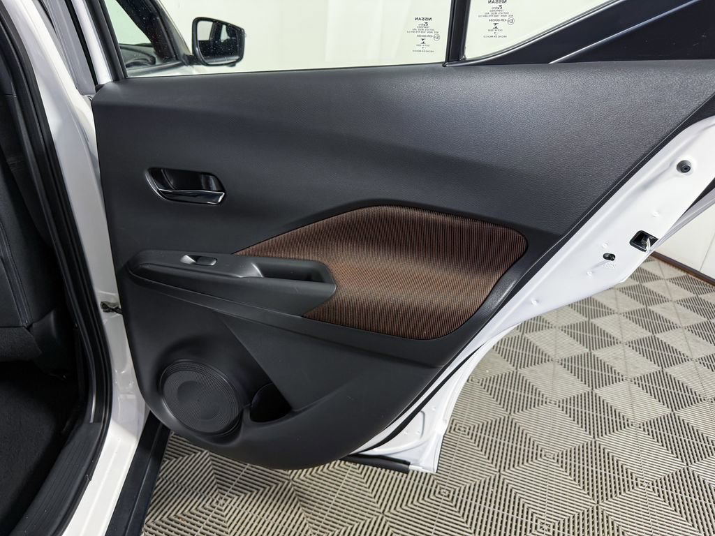 Used 2018 Nissan Kicks SR image 38