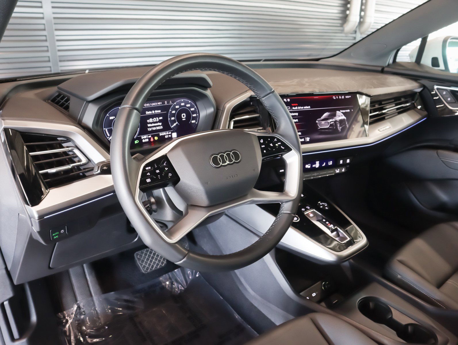 Used 2024 Audi Q4 e-tron Premium Plus w/ Premium Plus image 16