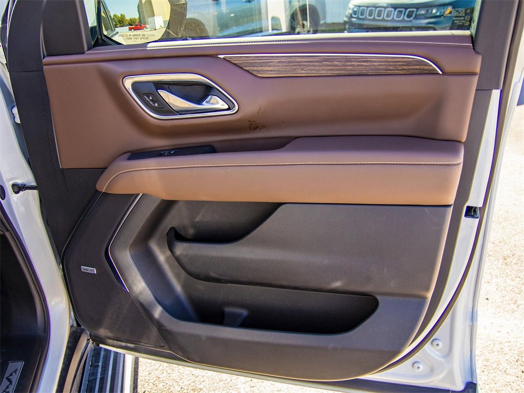 Used 2024 Chevrolet Suburban High Country image 18