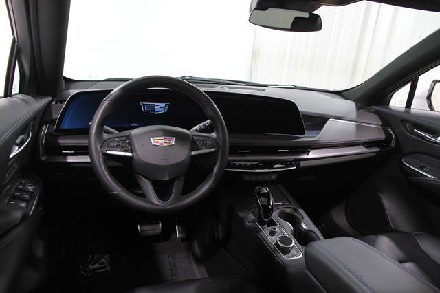 Used 2024 Cadillac XT4 Sport w/ Cold Weather Package image 6