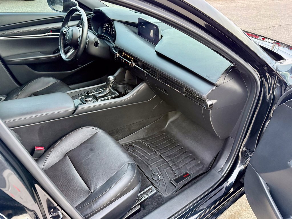 Used 2020 MAZDA MAZDA3 Premium image 46