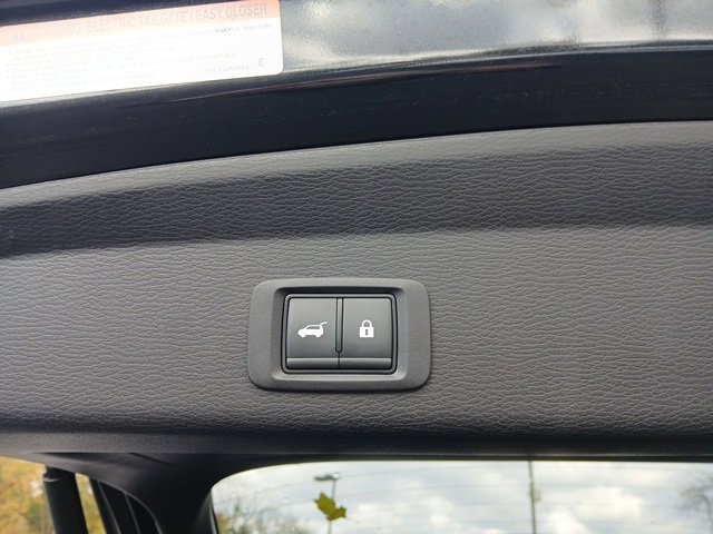 Used 2024 Mitsubishi Outlander SE image 12