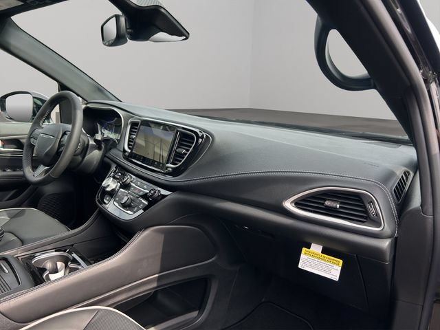 New 2027 Chrysler Pacifica Limited AWD/4WD image 27