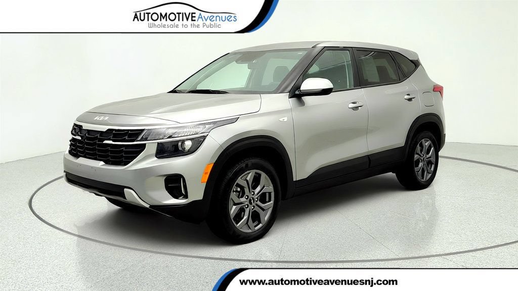 Used 2025 Kia Seltos LX AWD/4WD image 1