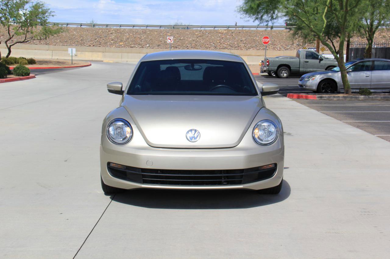 Used 2012 Volkswagen Beetle 2.5 image 2