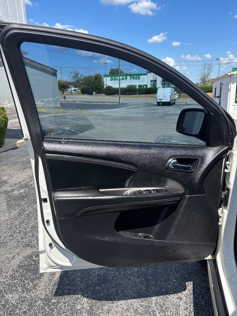 Used 2015 Dodge Journey Crossroad w/ Flexible Seating Group FWD image 11