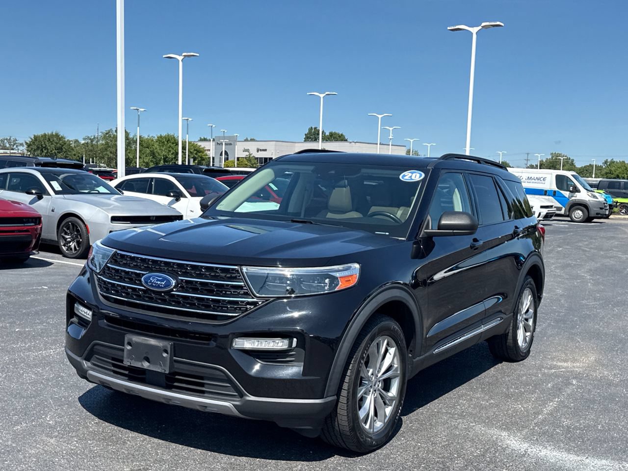 Used 2020 Ford Explorer XLT w/ Equipment Group 202A AWD/4WD image 7