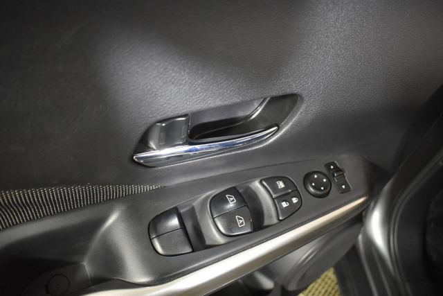 Used 2018 Nissan Kicks SV FWD image 7