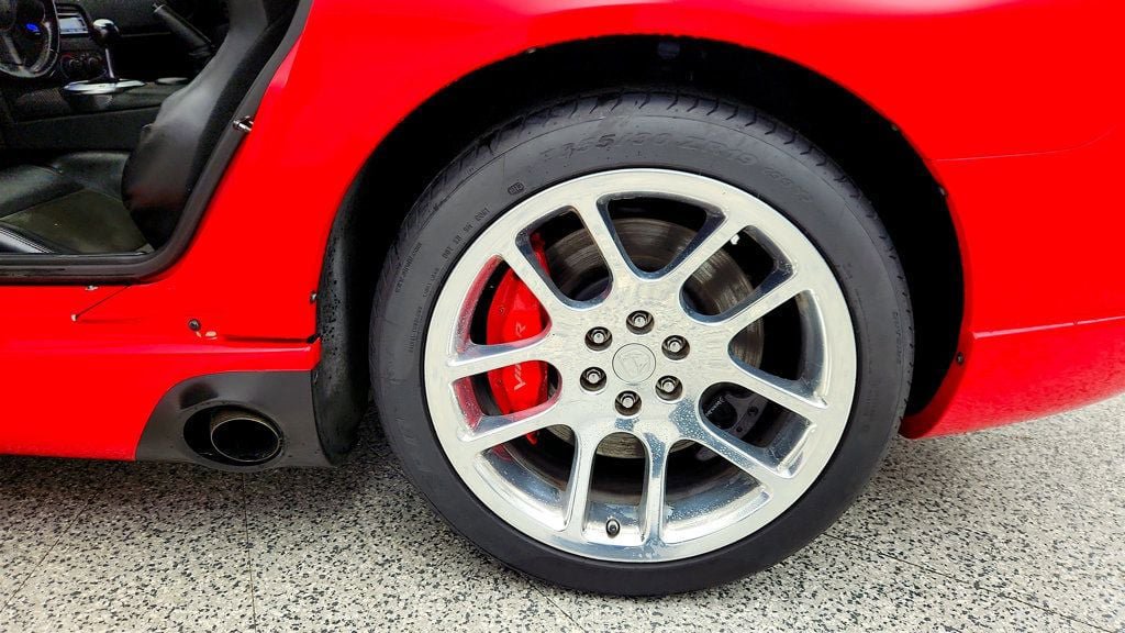 Used 2004 Dodge Viper SRT-10 RWD image 9