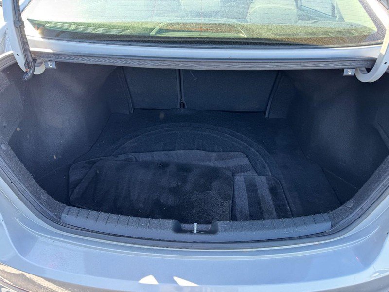 Used 2017 Hyundai Elantra SE image 6