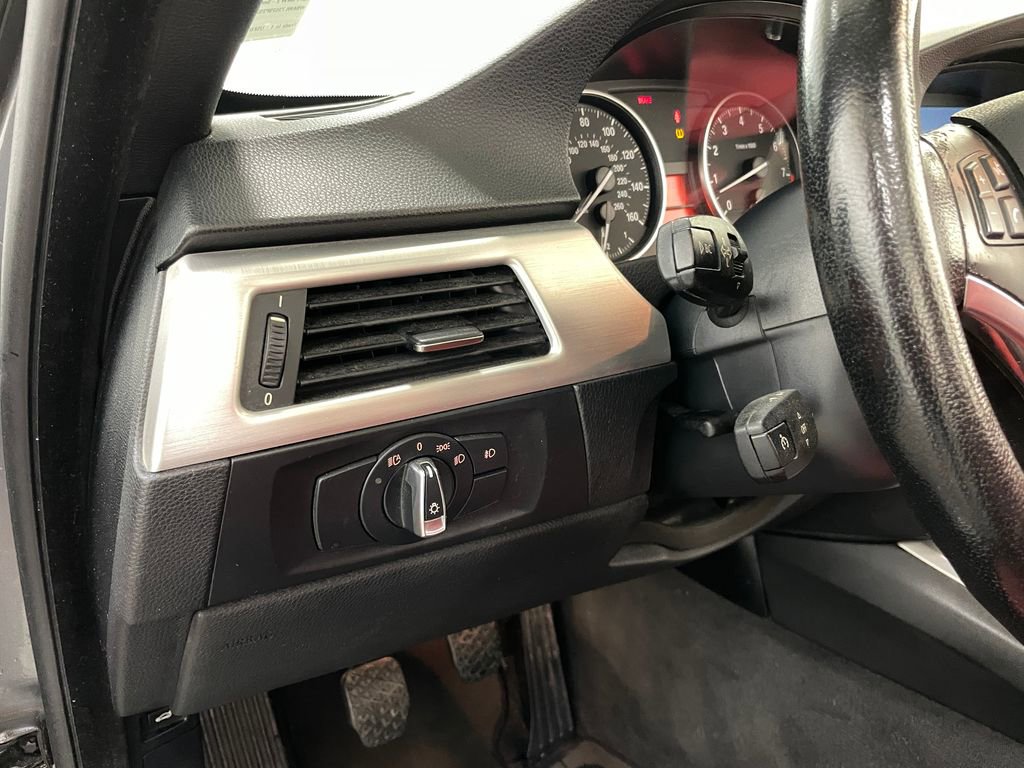 Used 2009 BMW 335i Convertible image 24