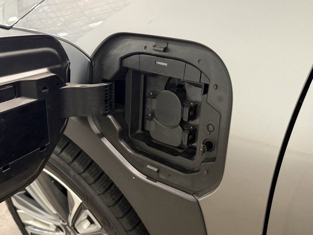 Used 2023 Subaru Solterra AWD image 19