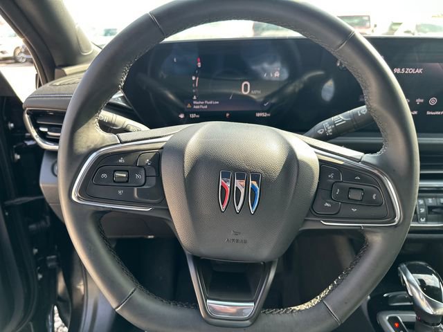 Used 2025 Buick Envista Sport Touring image 25