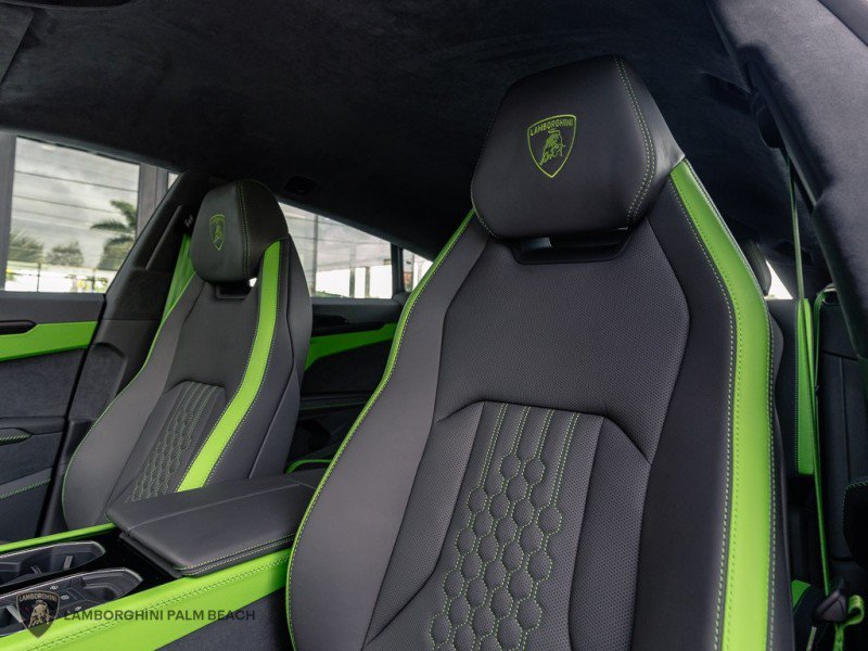 Used 2025 Lamborghini Urus SE AWD/4WD image 16