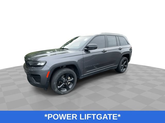 Used 2022 Jeep Grand Cherokee Altitude AWD/4WD image 5
