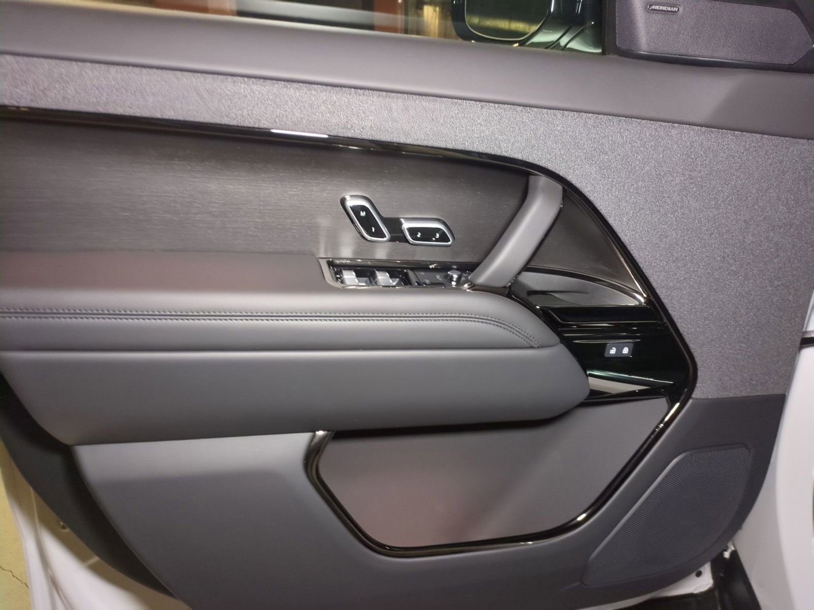 New 2026 Land Rover Range Rover Sport Dynamic SE AWD/4WD image 11