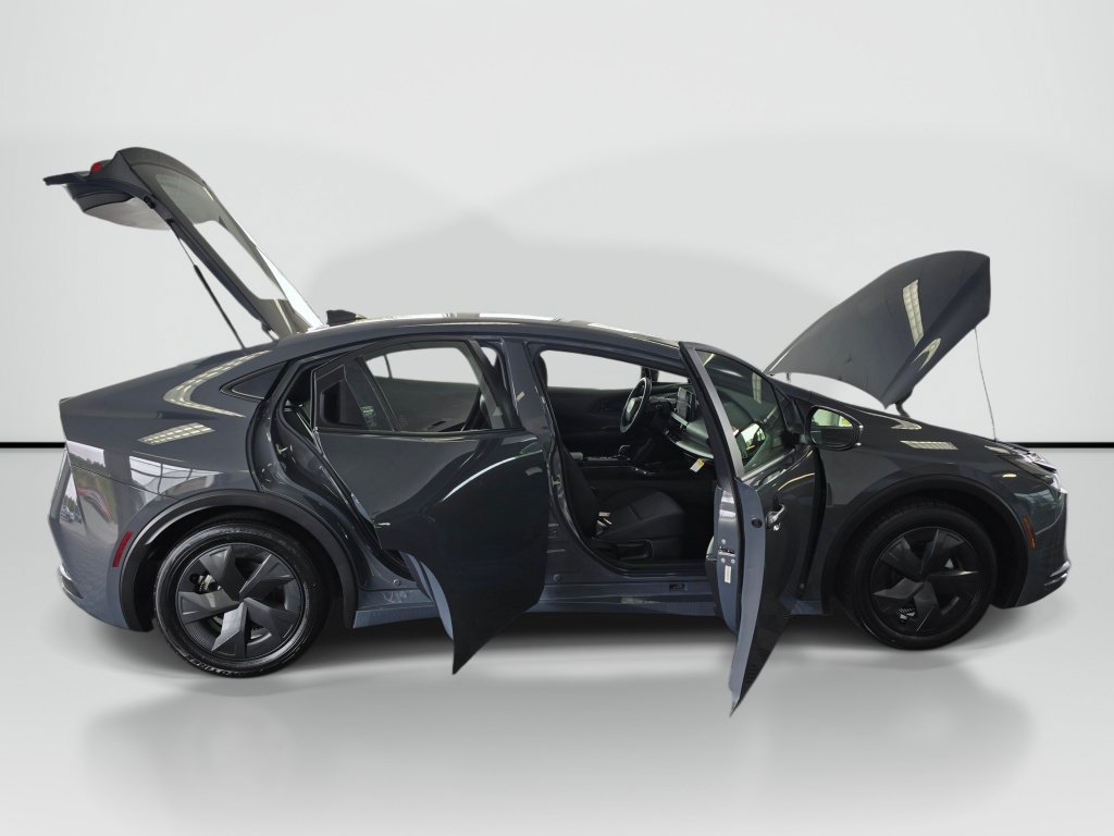 Used 2024 Toyota Prius LE FWD image 9