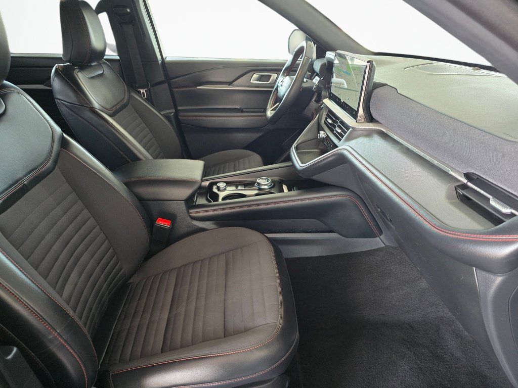 Used 2025 Ford Explorer ST-Line AWD/4WD image 44