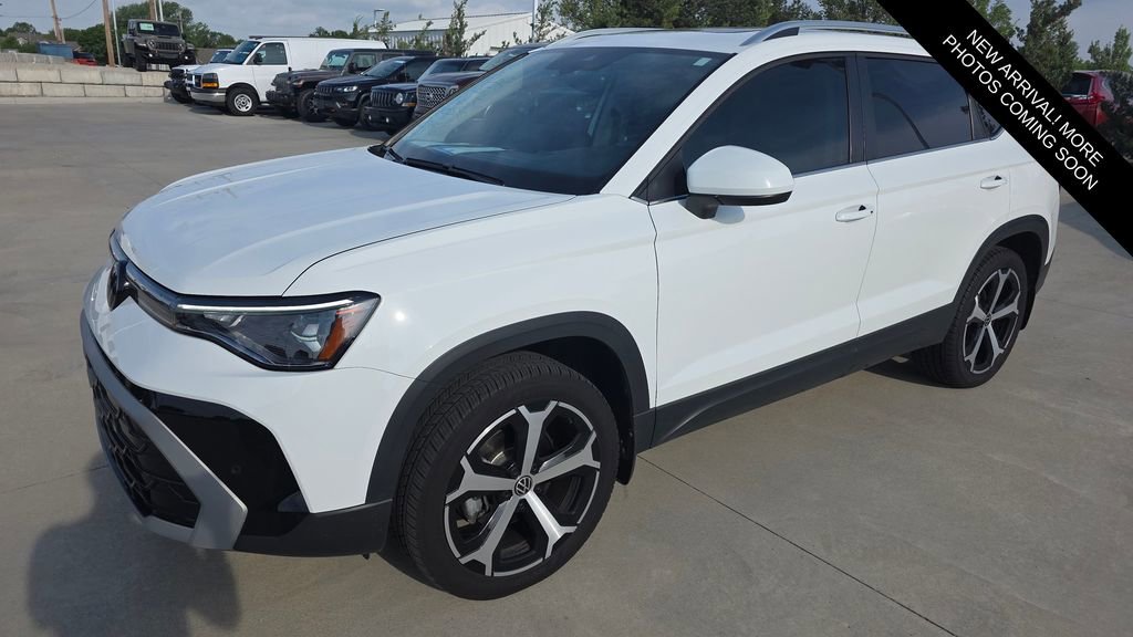 Used 2025 Volkswagen Taos SEL AWD/4WD image 1