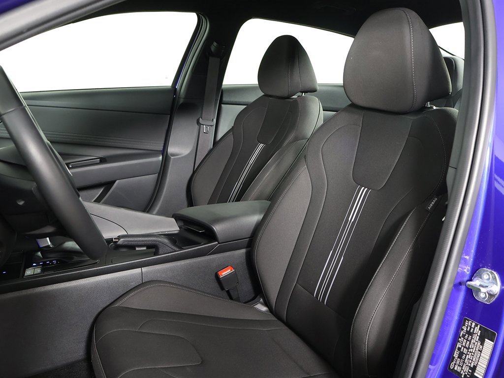 Certified 2025 Hyundai Elantra Sport image 24