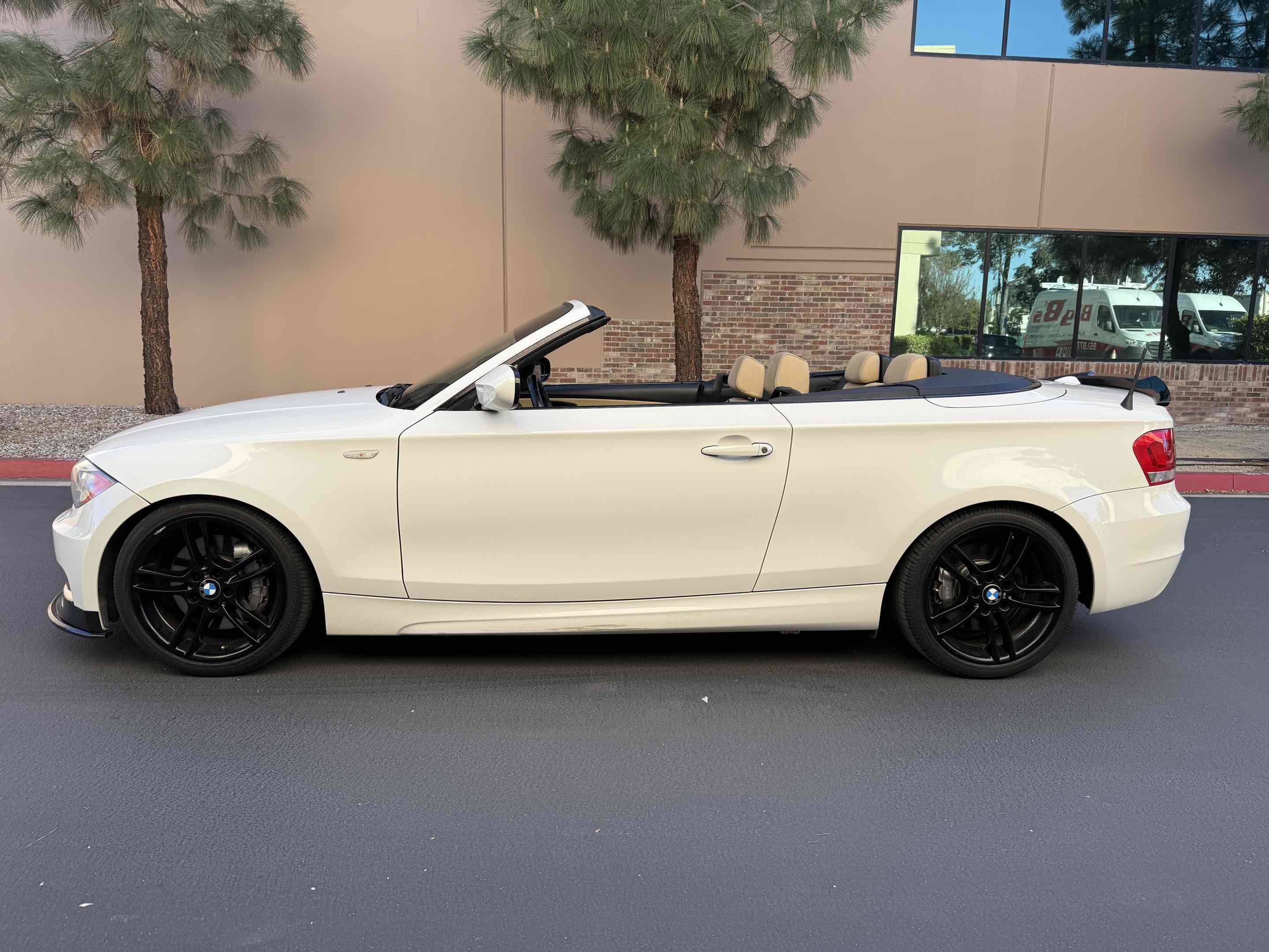 Used 2012 BMW 135i Convertible image 25