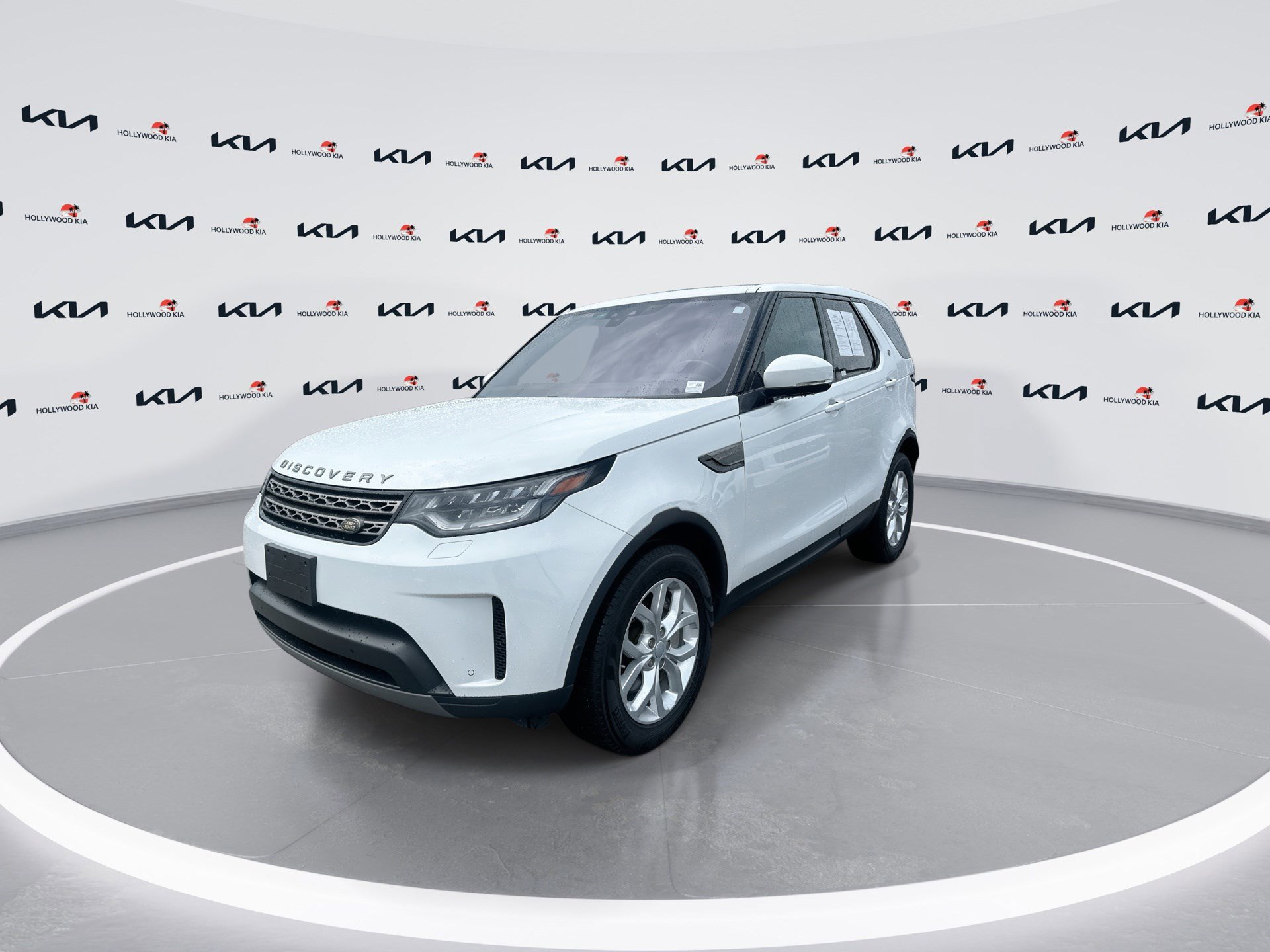 Used 2020 Land Rover Discovery SE image 4
