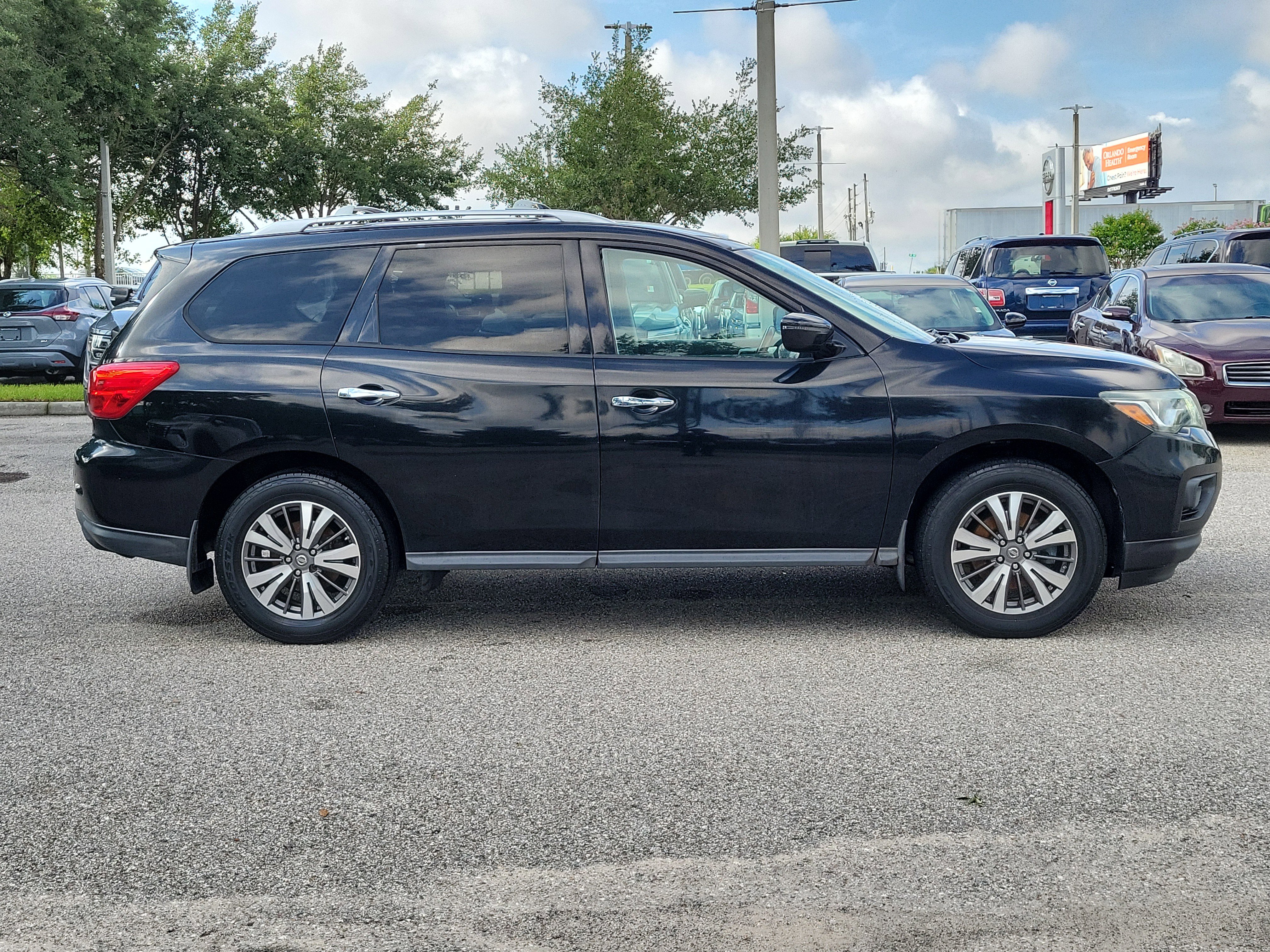 Used 2017 Nissan Pathfinder S FWD image 4