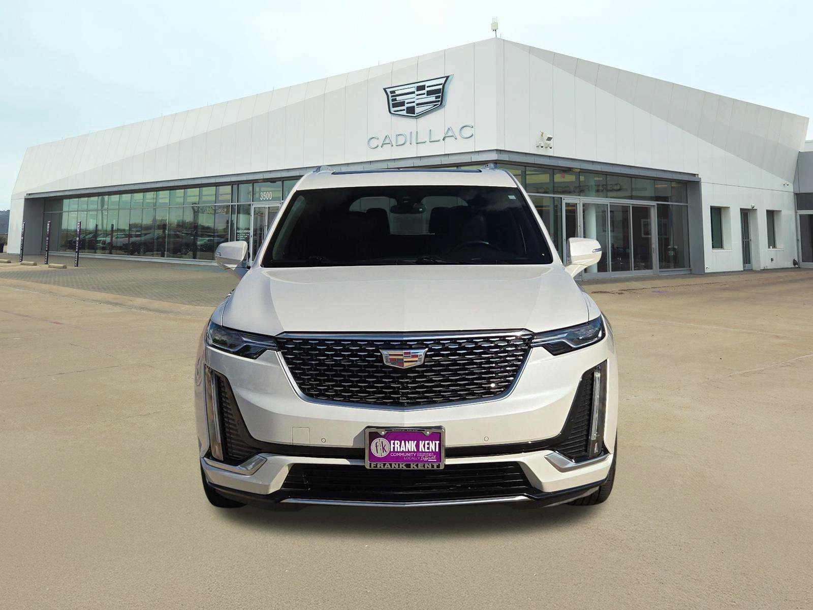 Used 2023 Cadillac XT6 Luxury FWD image 2