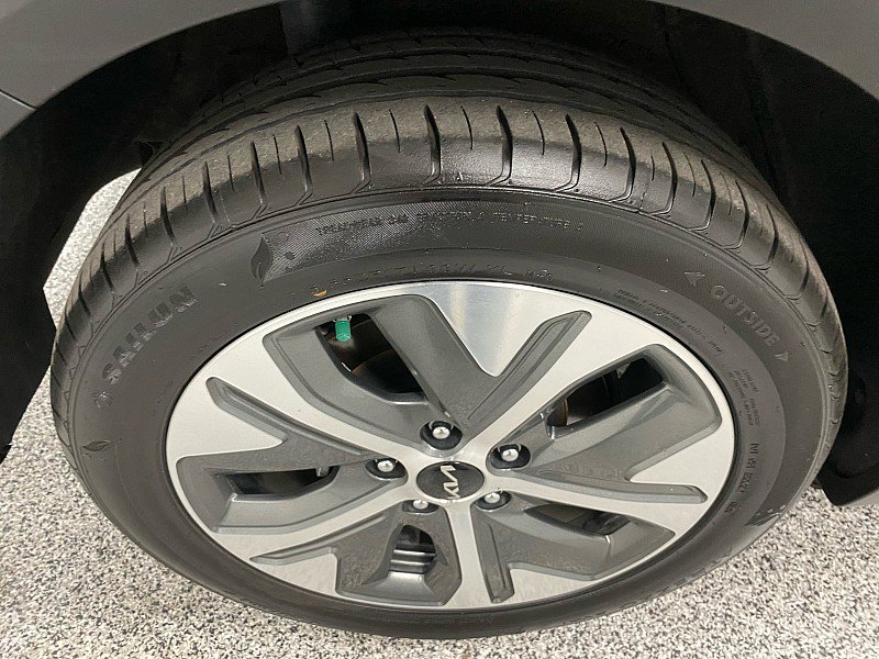 Used 2022 Kia Niro EX image 19