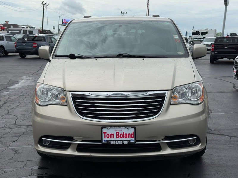 Used 2015 Chrysler Town & Country Touring w/ Driver Convenience Group image 9