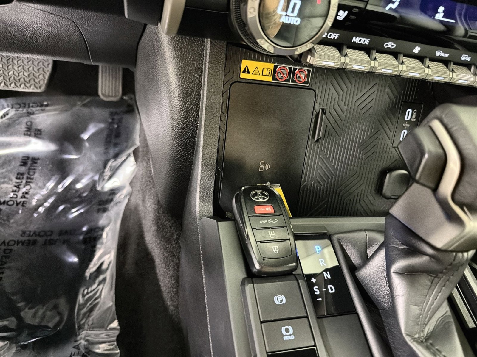 Used 2024 Toyota Tacoma Trailhunter image 38