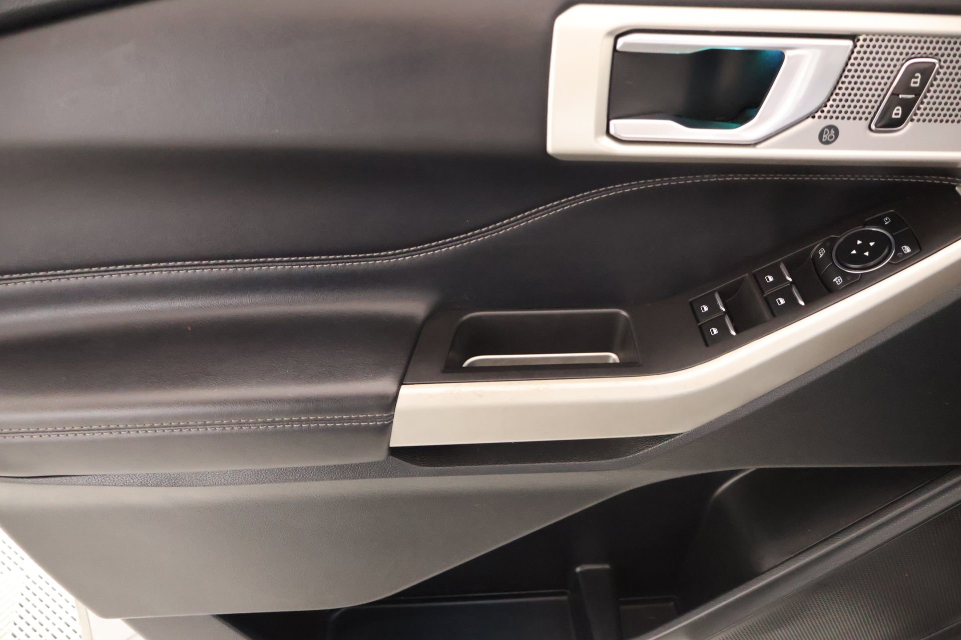 Used 2023 Ford Explorer Limited image 17