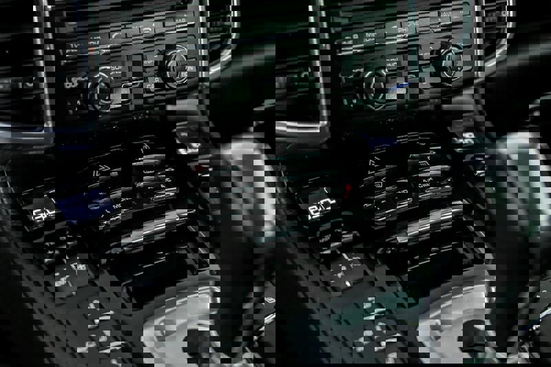 Used 2014 Porsche Cayenne Platinum Edition image 33